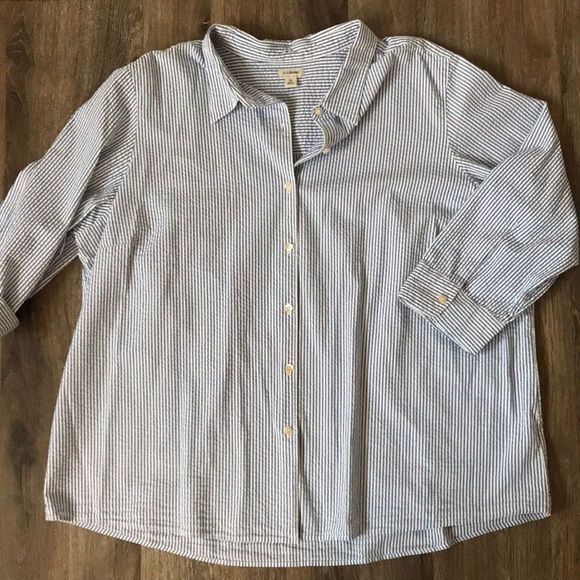 L.L. Bean Tops - LL Bean blue white striped seersucker button down